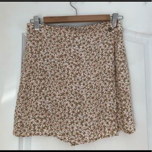 NWT American Eagle Size S Flower Skort
